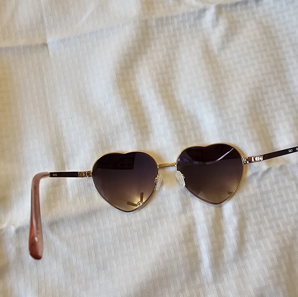 Women's Round Sunglasses with Pink Lenses and Gold Frame